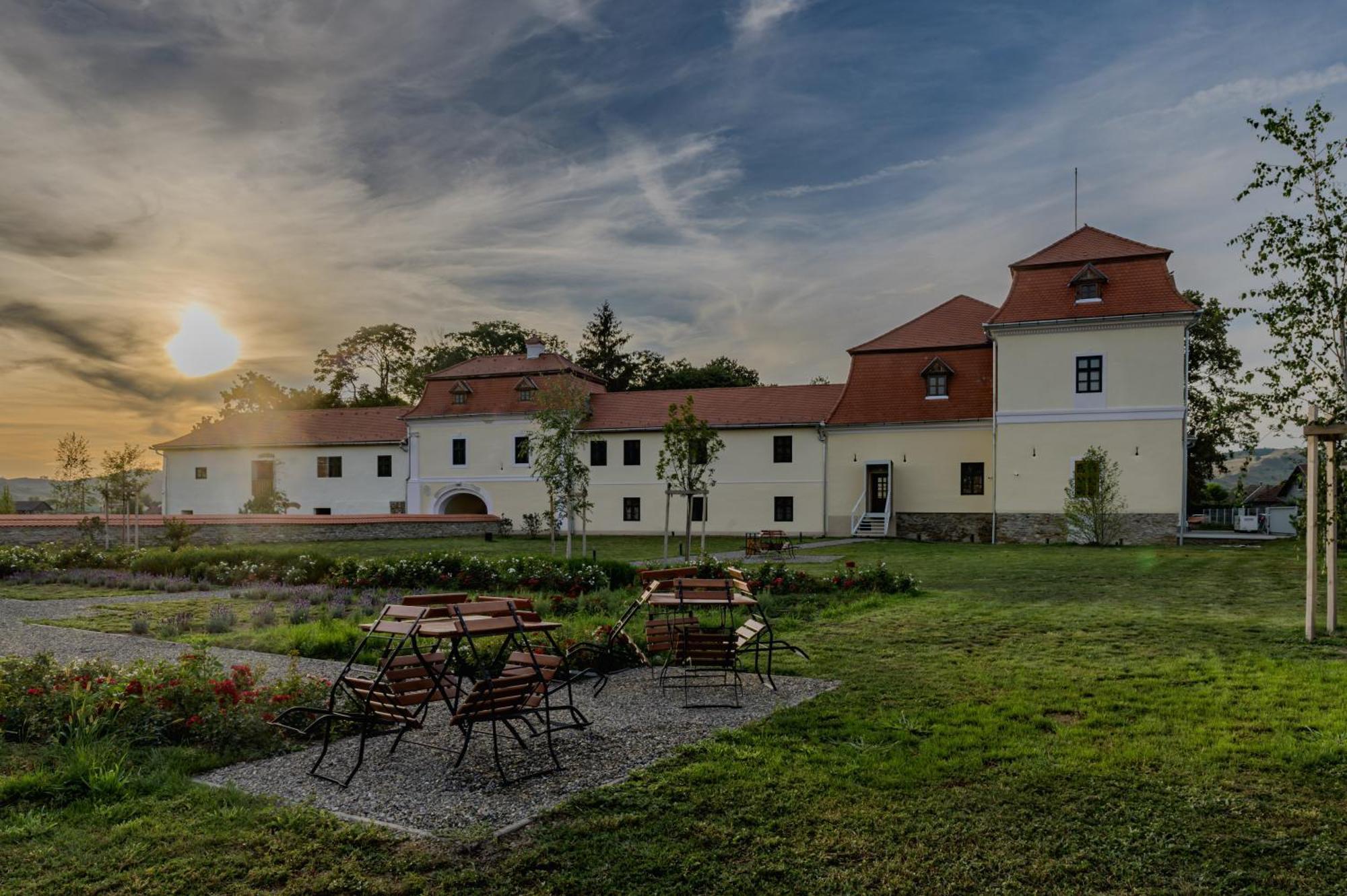 Ugron Castle Fiatfalva Cristuru Secuiesc 外观 照片