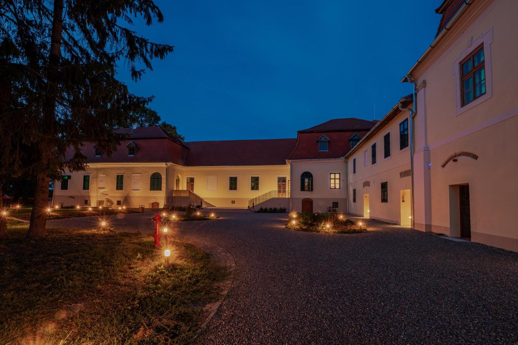 Ugron Castle Fiatfalva Cristuru Secuiesc 外观 照片